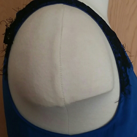 Blue sleeveless top with black lace - Picture 3 of 8